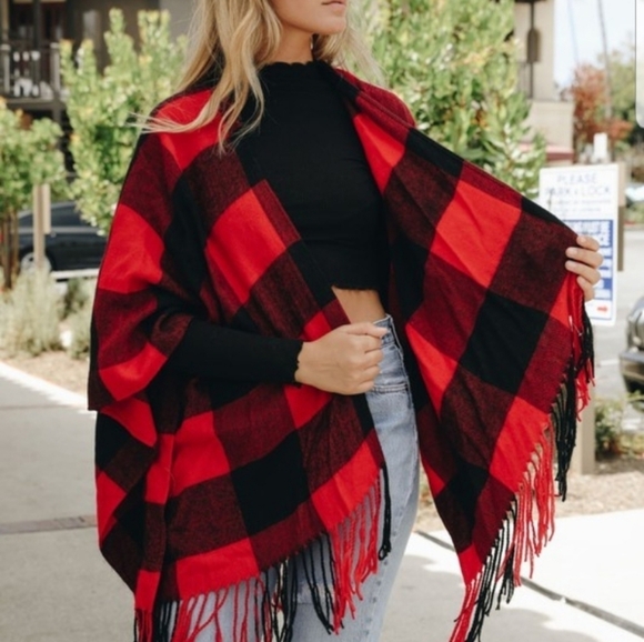 NEW BUFFALO CHECK TASSEL PONCHO Red And Black One Size - Picture 2 of 6